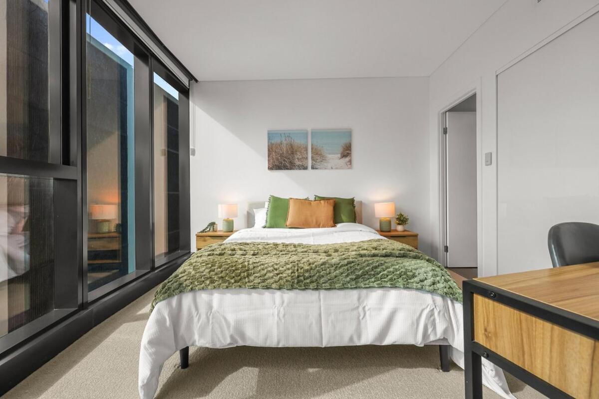 Lvl 42 Sky Tower Sleep 8 & Baby - Parking & Pool & Gym - B&B Brisbane