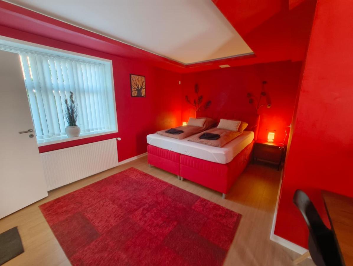 4S - Red Autumn Suite