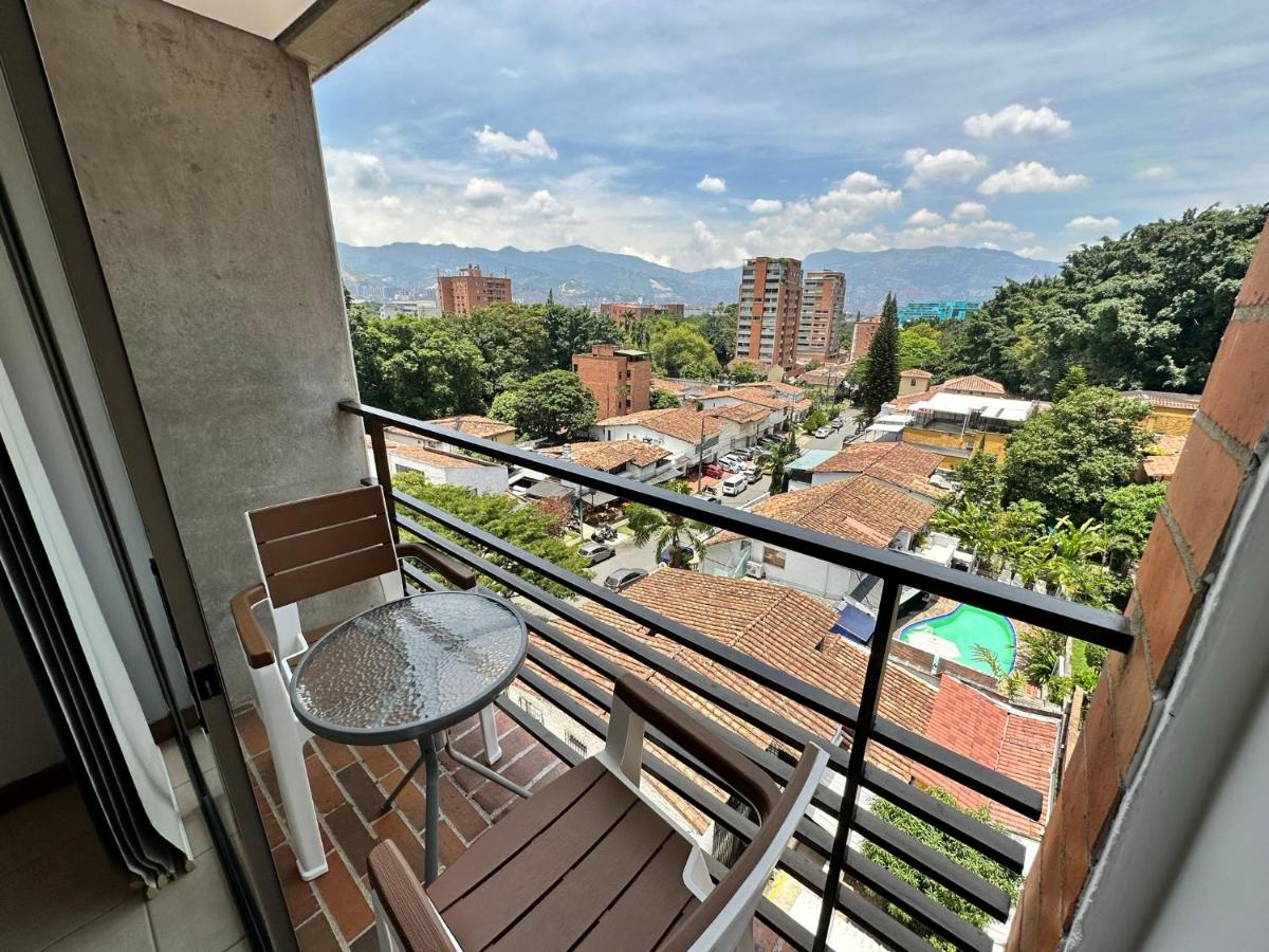 Amoblados Medellin Poblado Patio Bonito - B&B Medellín