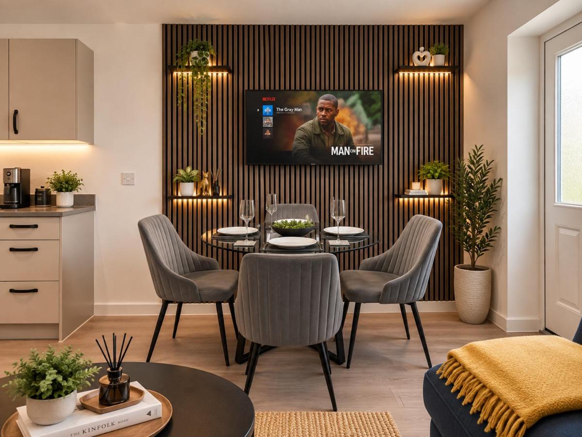 Gatwick Cozy Stopover 4 bedroom house with free Parking - Chambres d'hôtes Copthorne