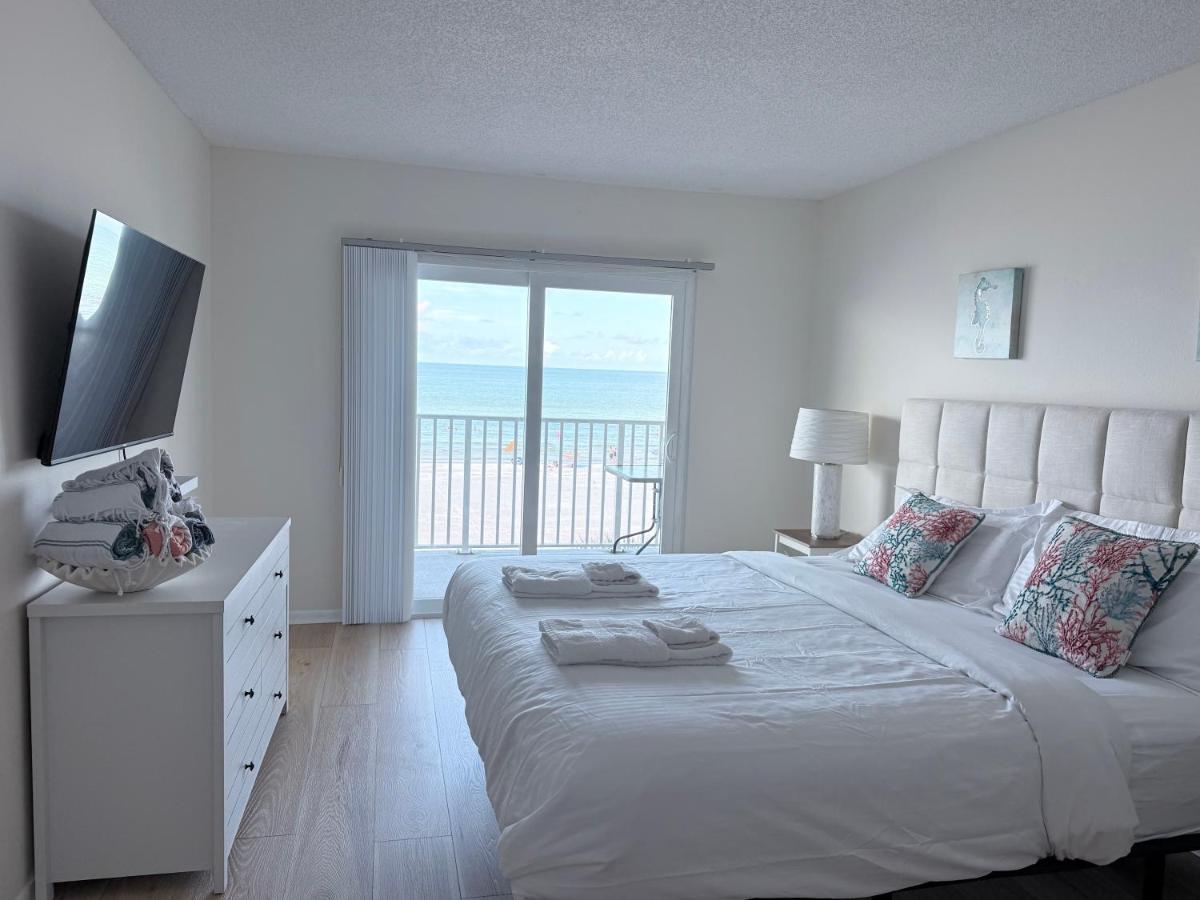 Gulf-Front 3BR with Huge Balcony, Pool and Private Garage - B&B Clearwater Beach