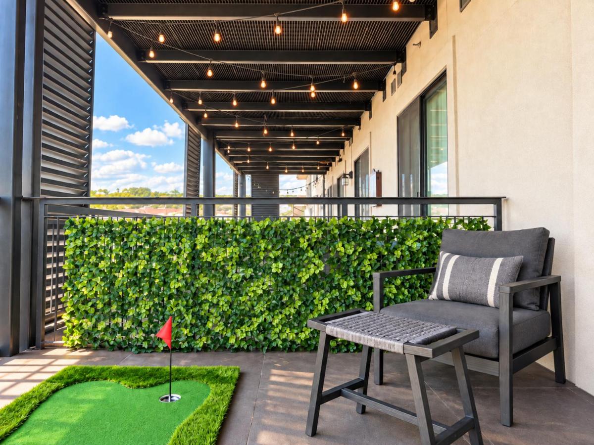 The Nomad Domain Rolex Building - B&B Austin