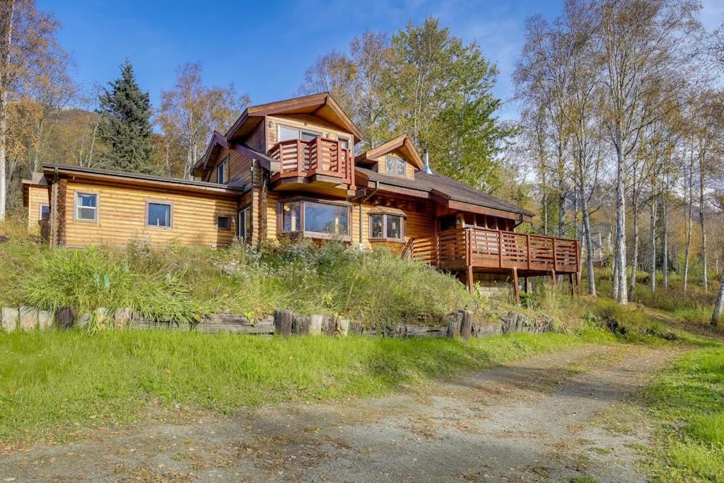 Remote 2BR Log Cabin Tucked Outside Anchorage - B&B Eagle River