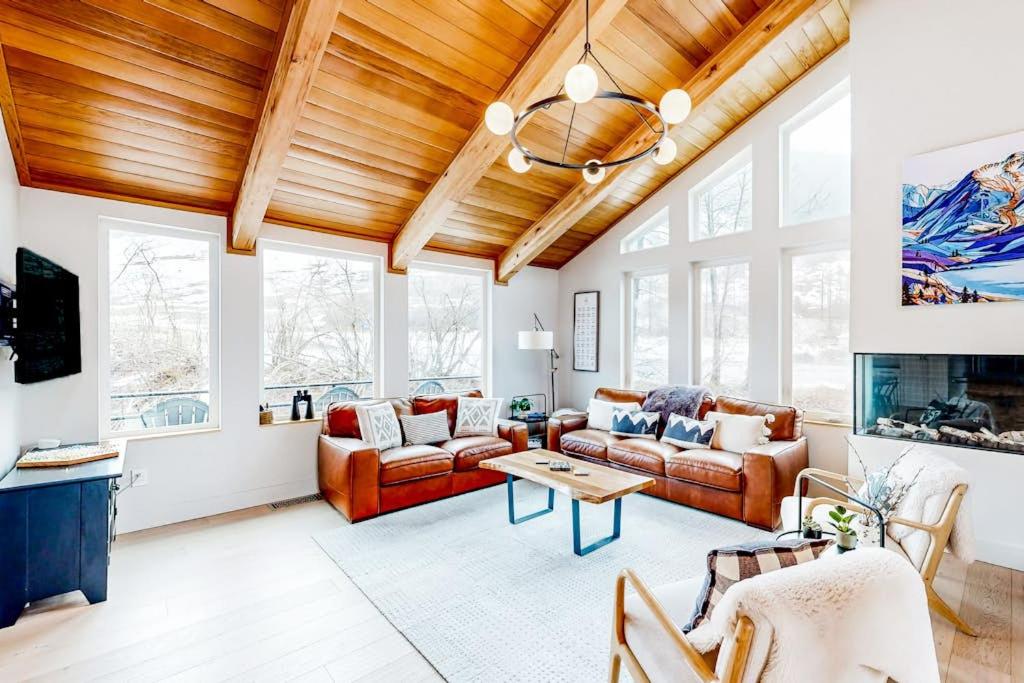 Three-Story Slopeside Townhome w Brand New Jetted Tub - Ferienwohnung Girdwood