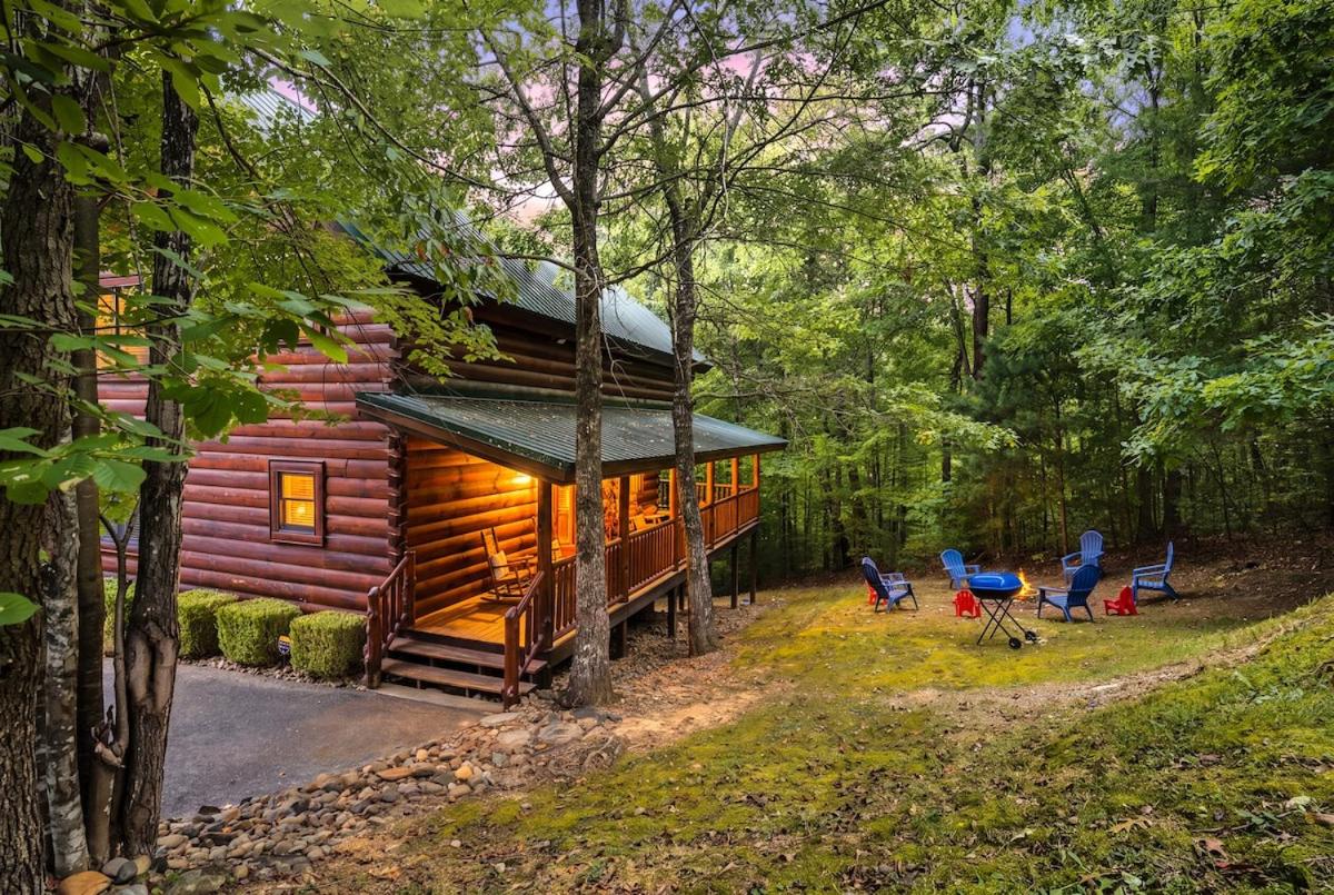 3 King Ensuites -Fire Pit-Hot Tub-Sleeps up to 12 - B&B Sevierville