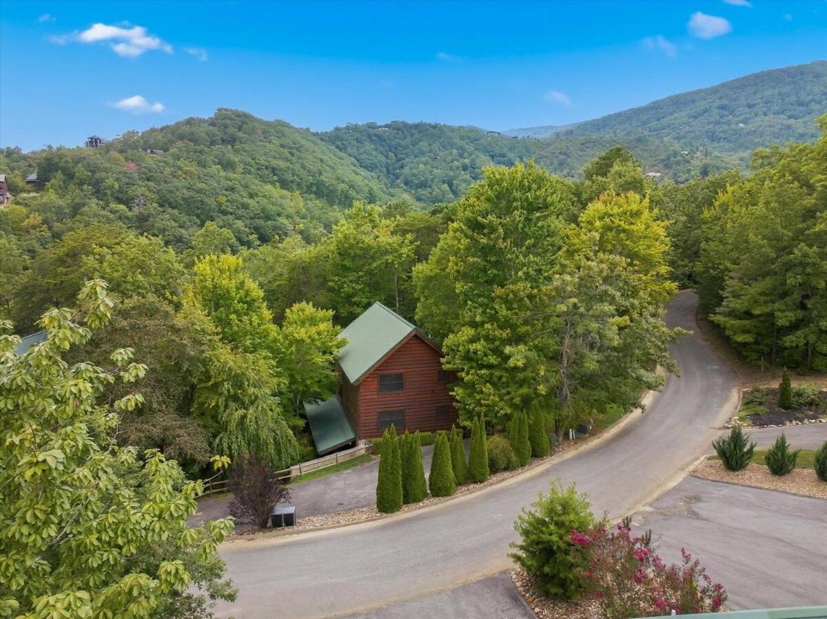 3 King Ensuites -Fire Pit-Hot Tub-Sleeps up to 12 - B&B Sevierville