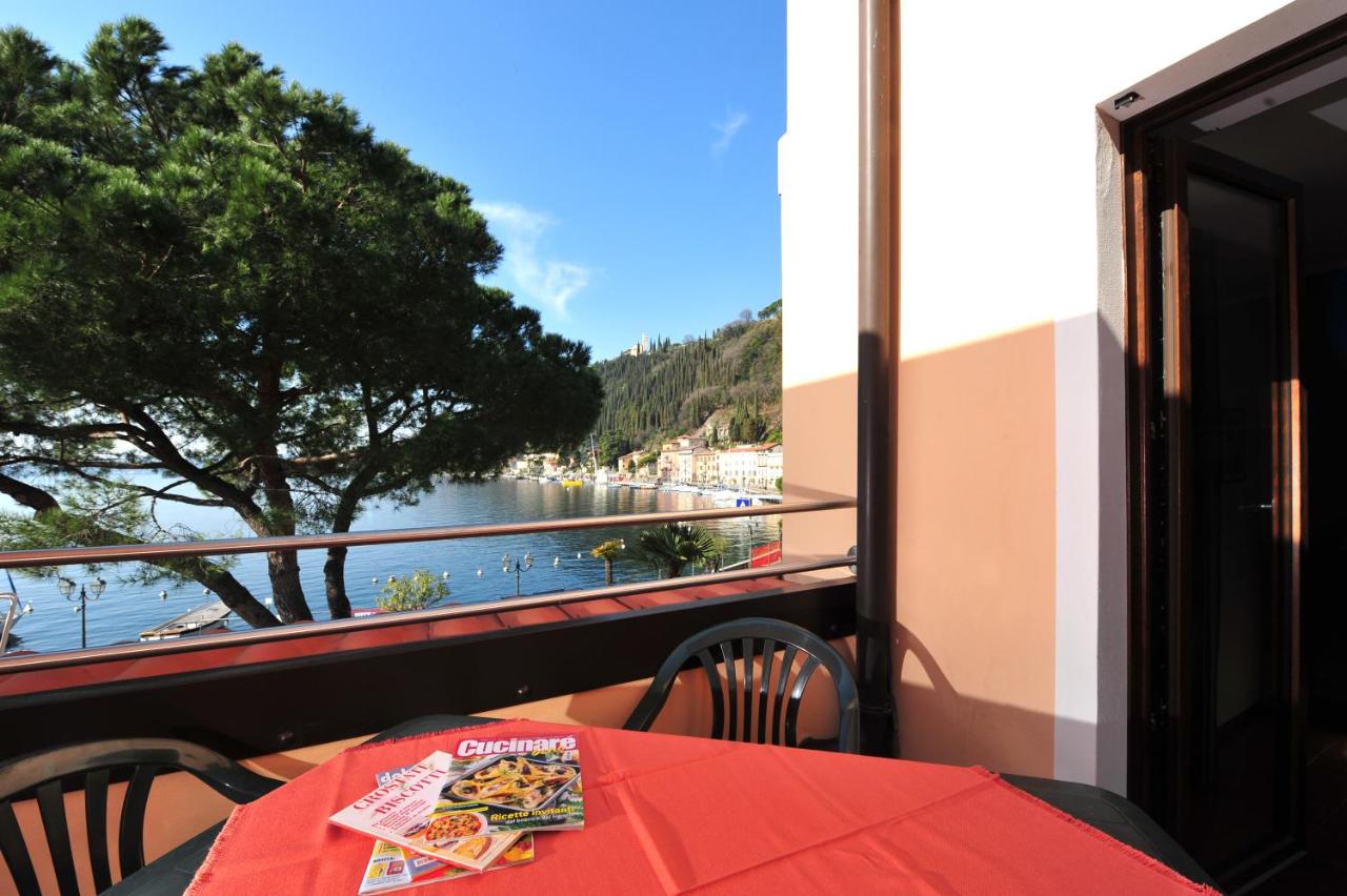 Apartment with Terrace and Lake View