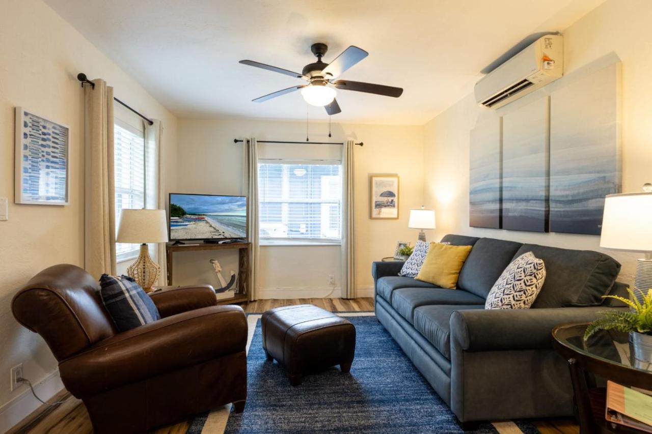 New & Blue - 2 blocks to the beach - Bed and Breakfast Pompano Beach