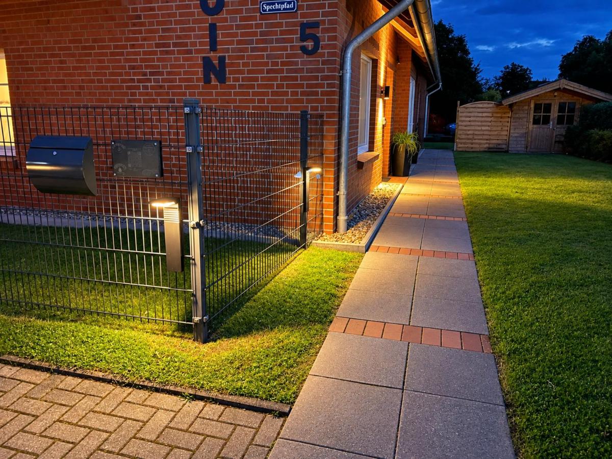 Nessmersiel, Ferienwohnung mit Balkon in Deichnähe, Wallbox, renoviert - Bed and Breakfast Neßmersiel