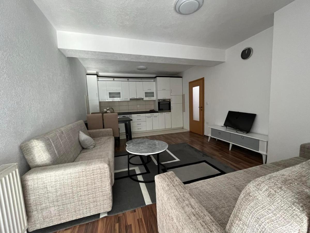 Nela Apartment - Bed and Breakfast Kosovo Polje