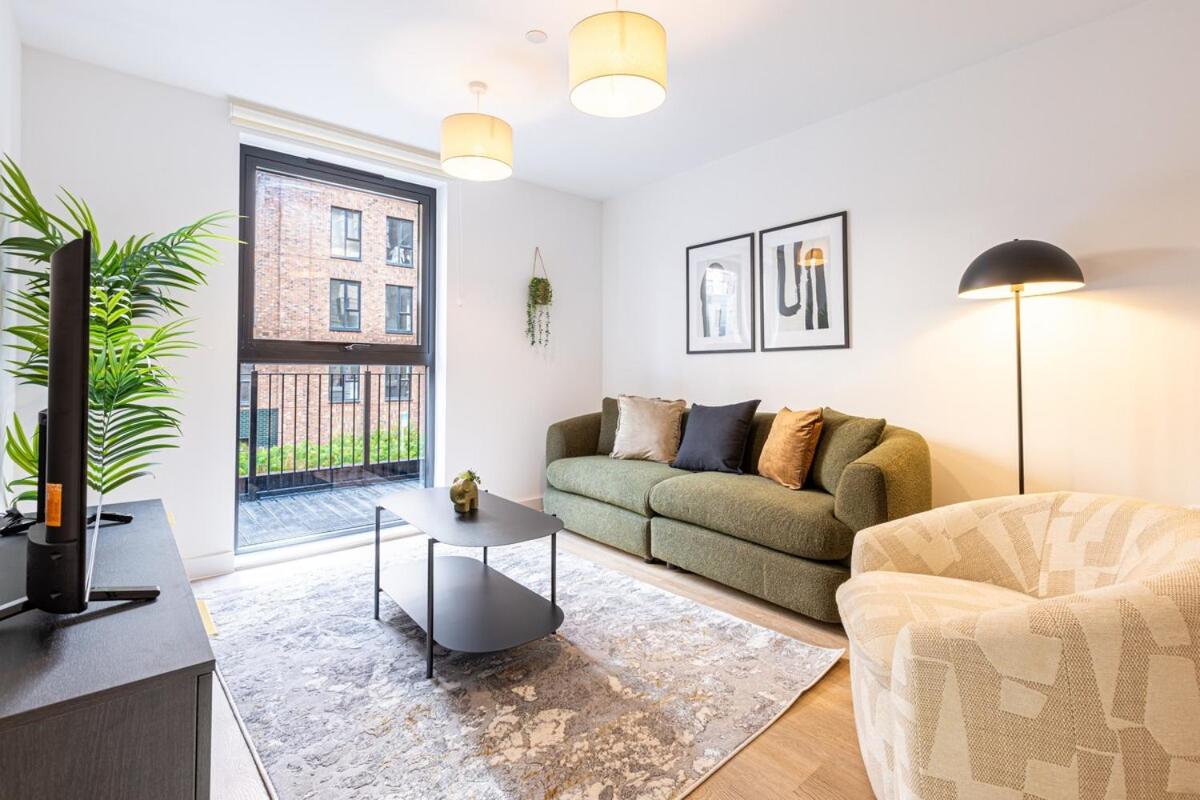 Spacious Berkeley Square Apartment - 3BR & 2BA - B&B Manchester