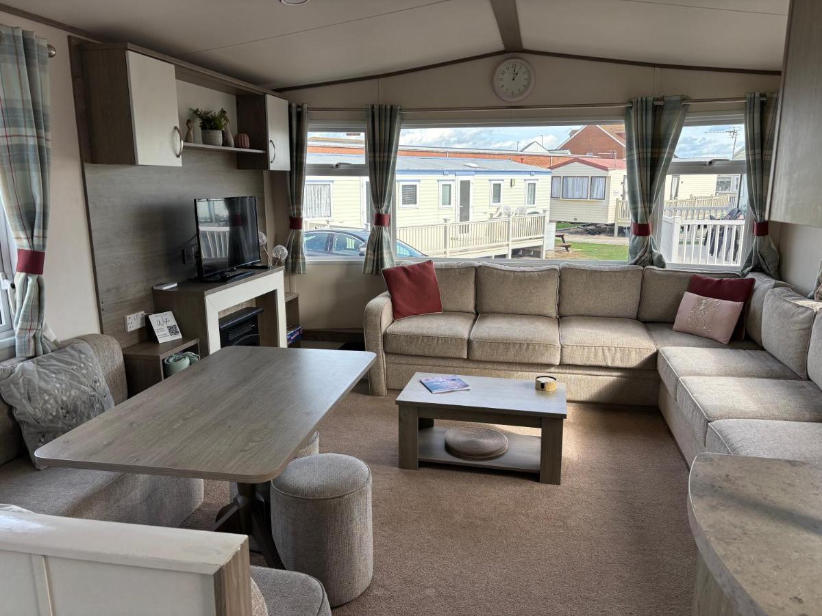 Pet friendly hot tub holidays at Coastfields - Bed and Breakfast Ingoldmells