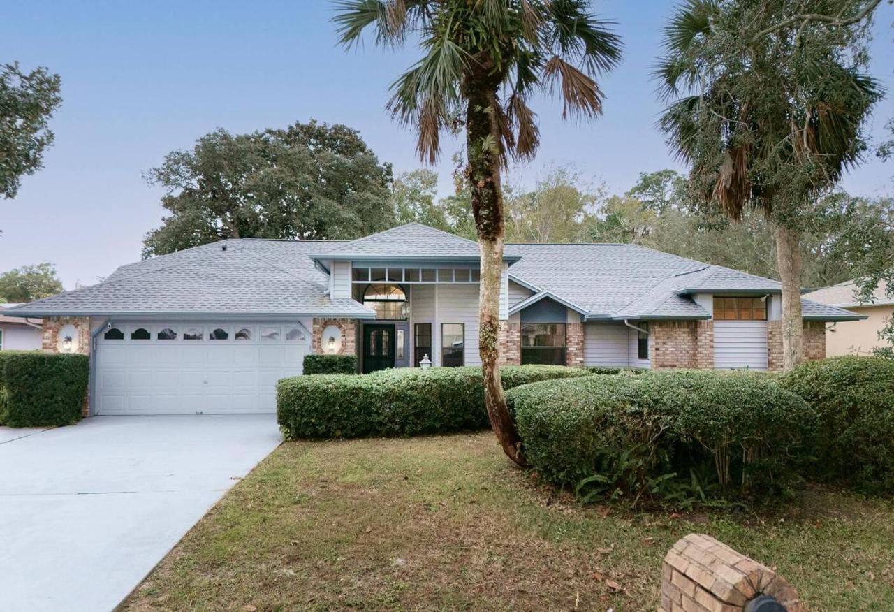 New Pool Home Family Escape - 8 Min Beach - Bed and Breakfast Palm Coast