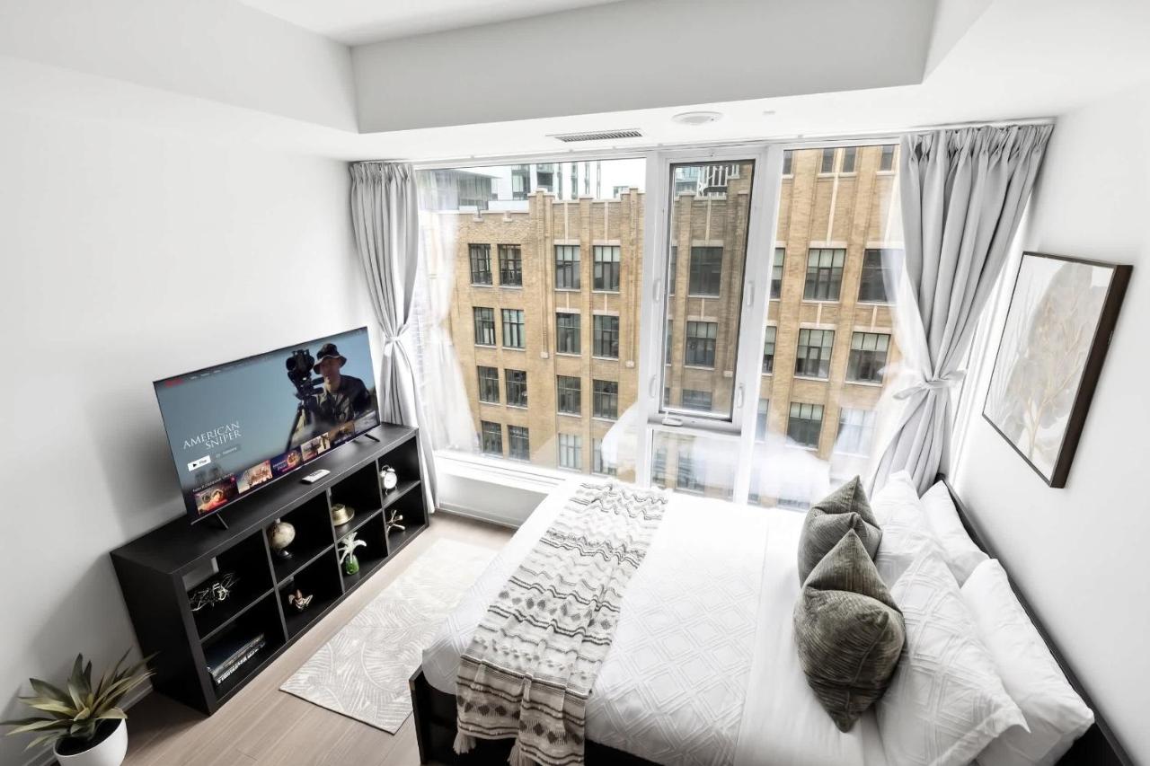 Entertainment District Gem Walk to CN Tower - B&B Toronto