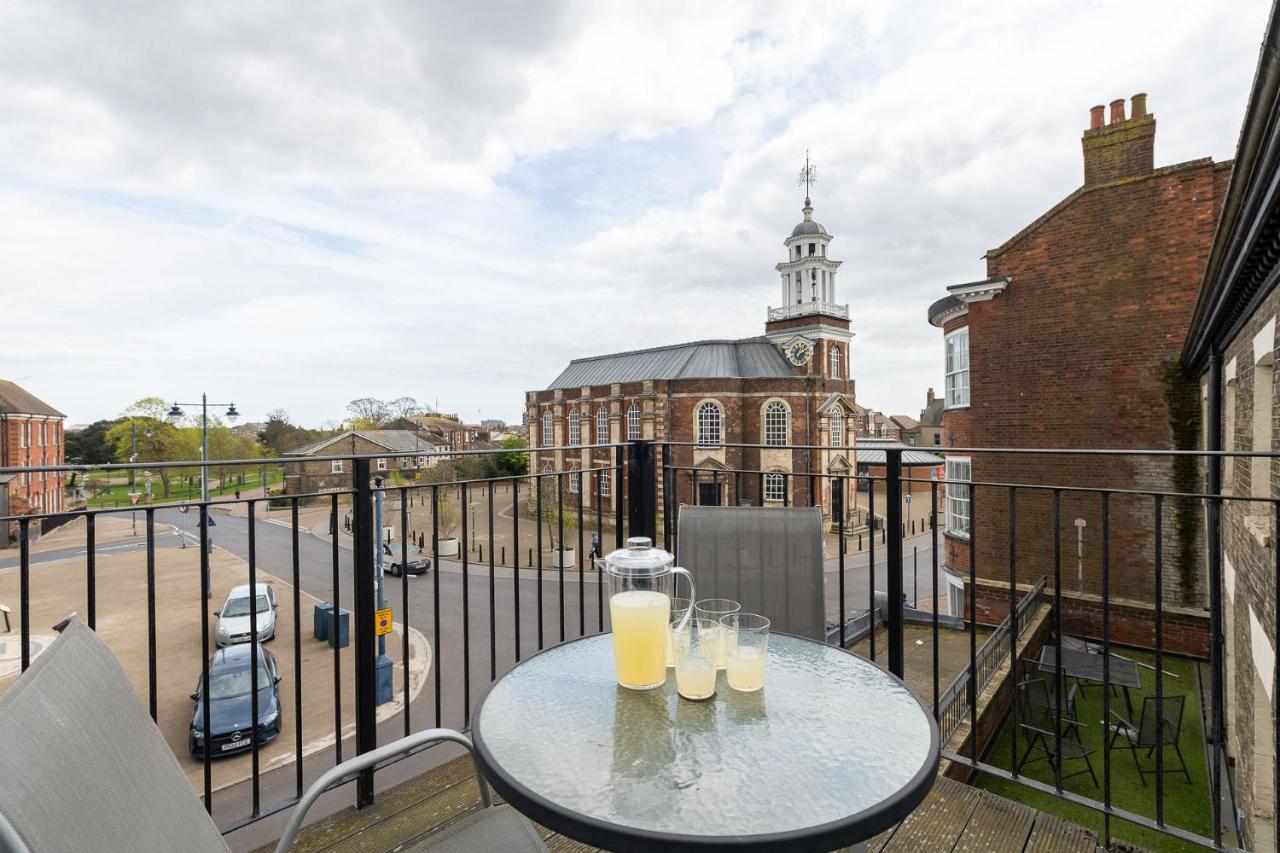 Modern Penthouse with Balcony - Near Beach & Town - B&B Great Yarmouth