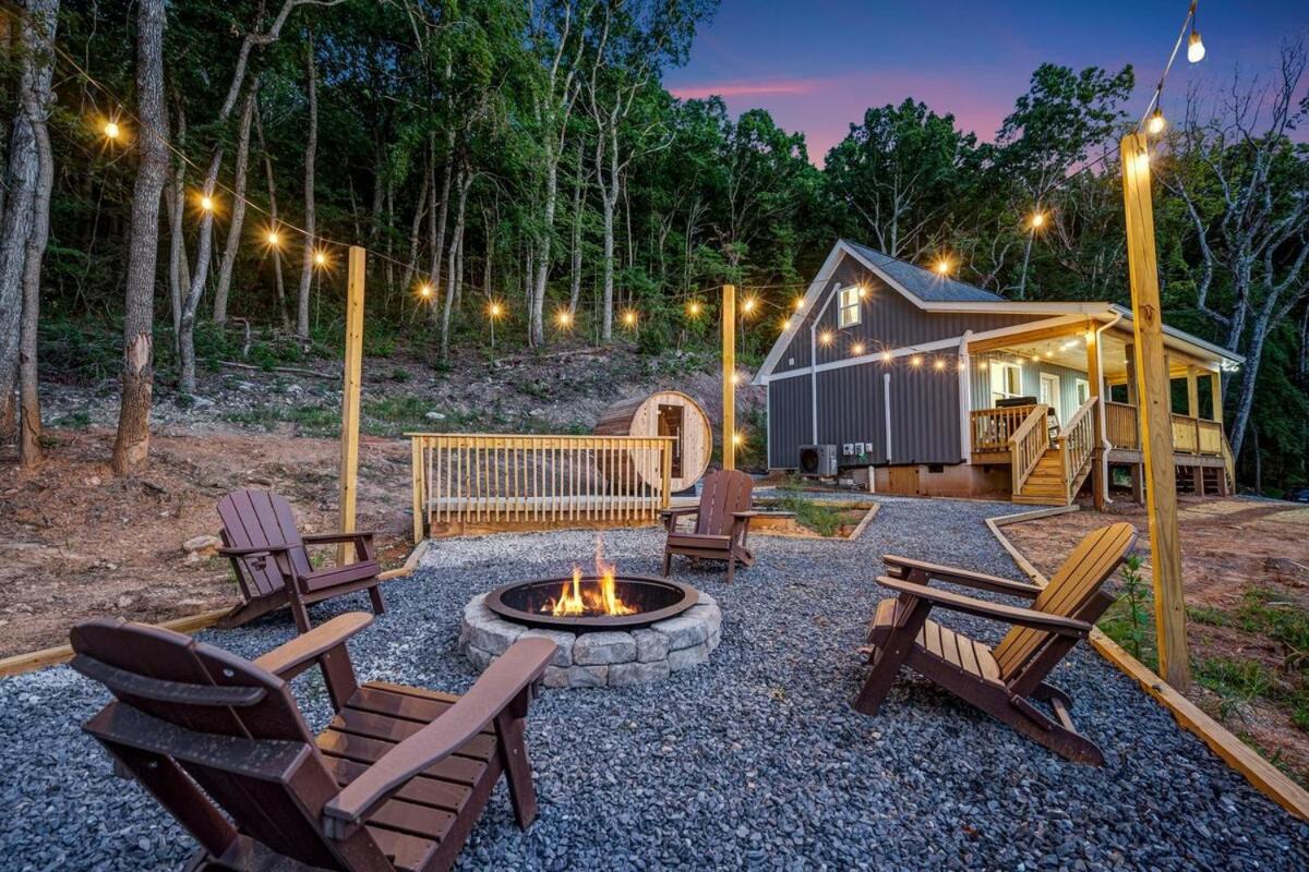 New Built Private Cabin Hot tub Sauna Fire pit - B&B Detrick