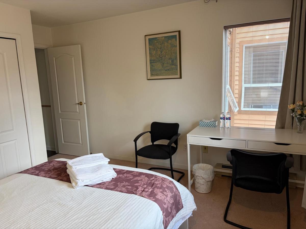 As You Wish Suites & Rooms Near YVR with Parking - Chambres d'hôtes Richmond