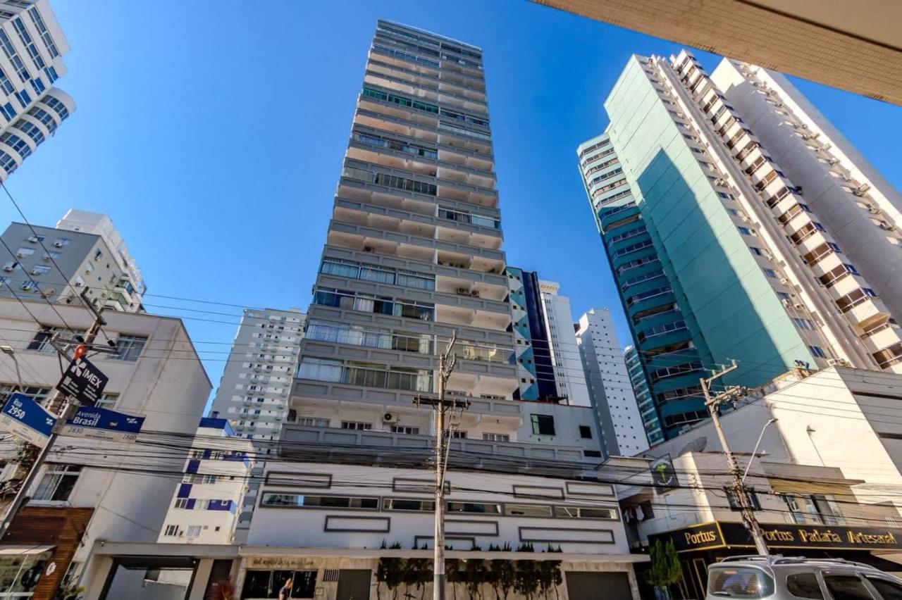 70 m do mar pelo pátio interno e portaria 24h - B&B Balneário Camboriú