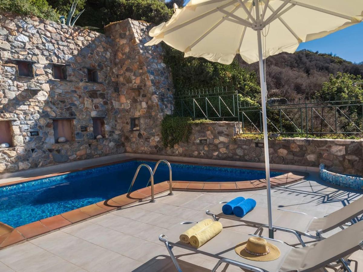 Seaview villa Amphitriti with Private Pool, 20 min from Elafonissi beach - B&B Chania