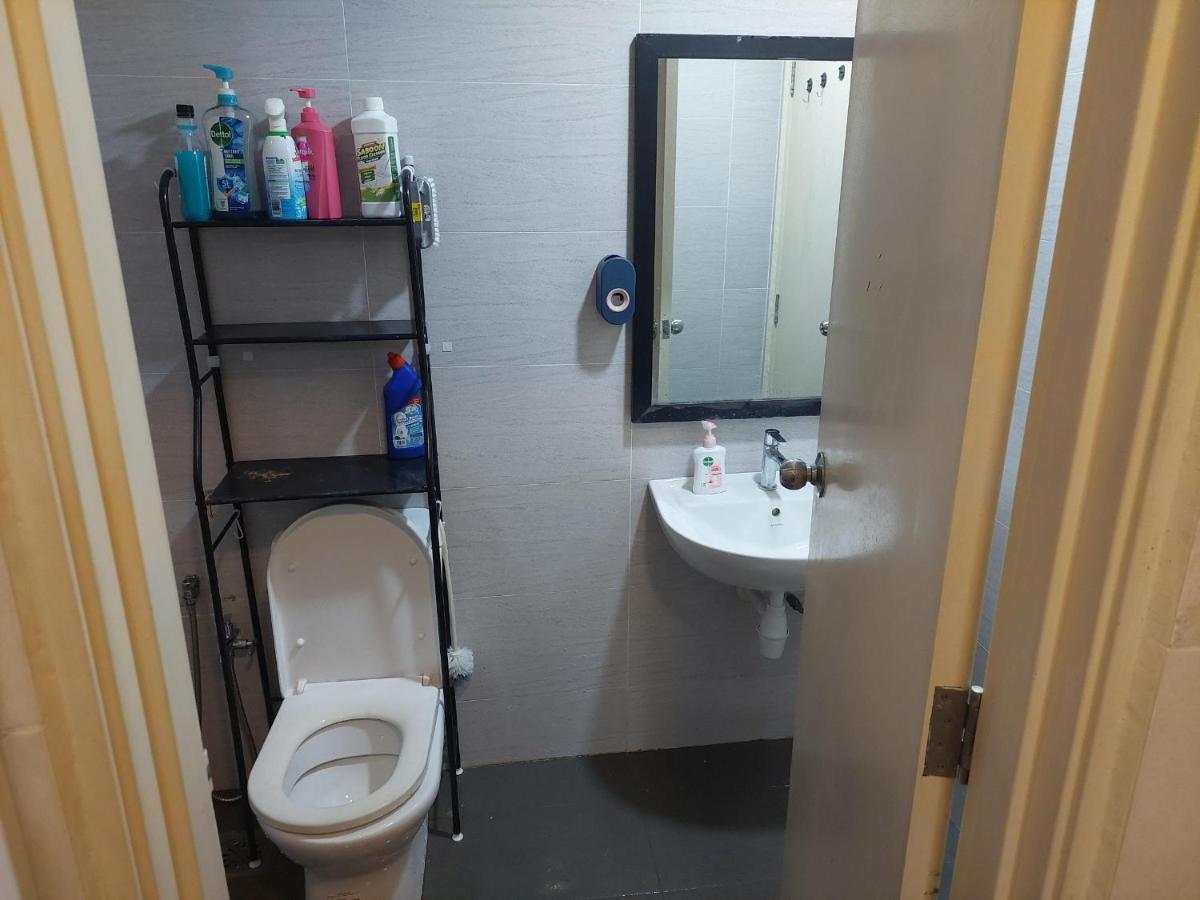 Homestay Vista Alam Studio 1 Room Sec 14 Shah Alam City Centre Near UITM PKNS SACC AVISENA HOSPITAL By HaideenL5 - B&B Shah Alam