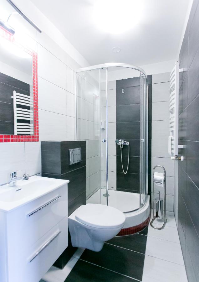 Double Room with Balcony 6