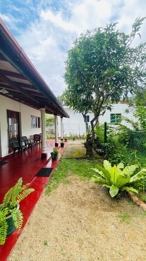 Andra Home - Ferienwohnung Weligama