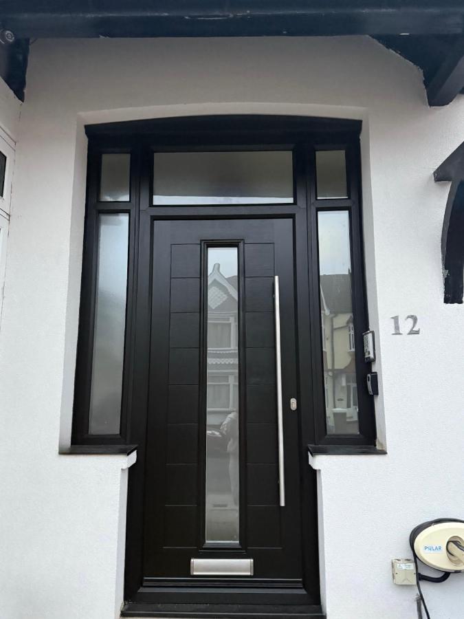 NEW Modern spacious flat next to Wembley Stadium with free Parking! - B&B Londra