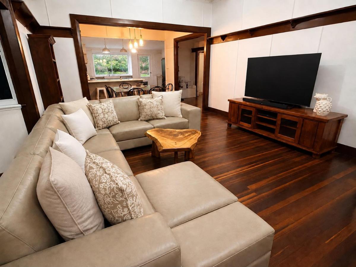 Beach House with Fire Pit and Pizza Oven - Bed and Breakfast Bealiba