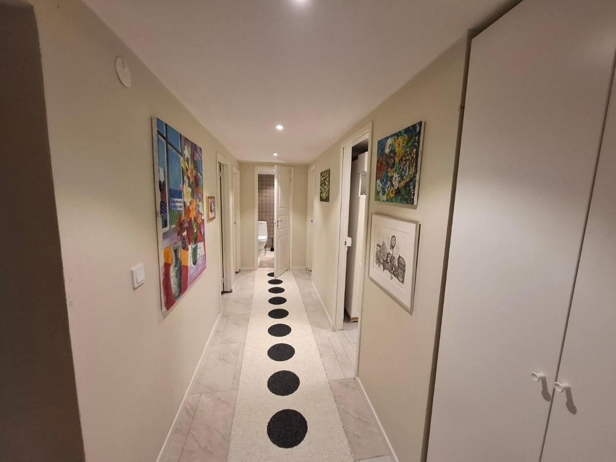 Spacious Apartment with Private Entrance & Free Parking - B&B Mölndal