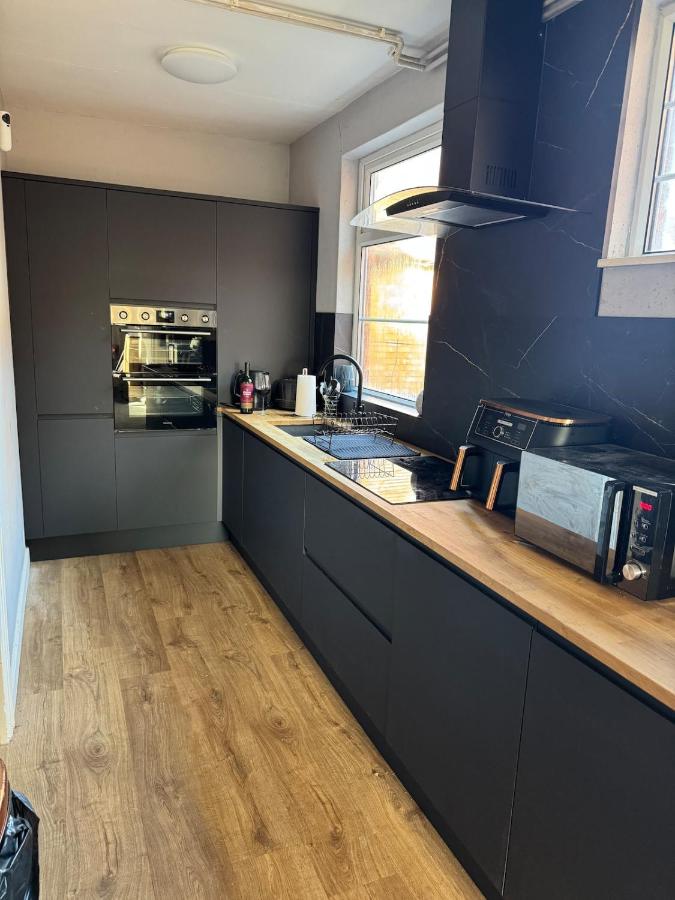 Spacious 4-Bed Contractors or Family - B&B Market Harborough