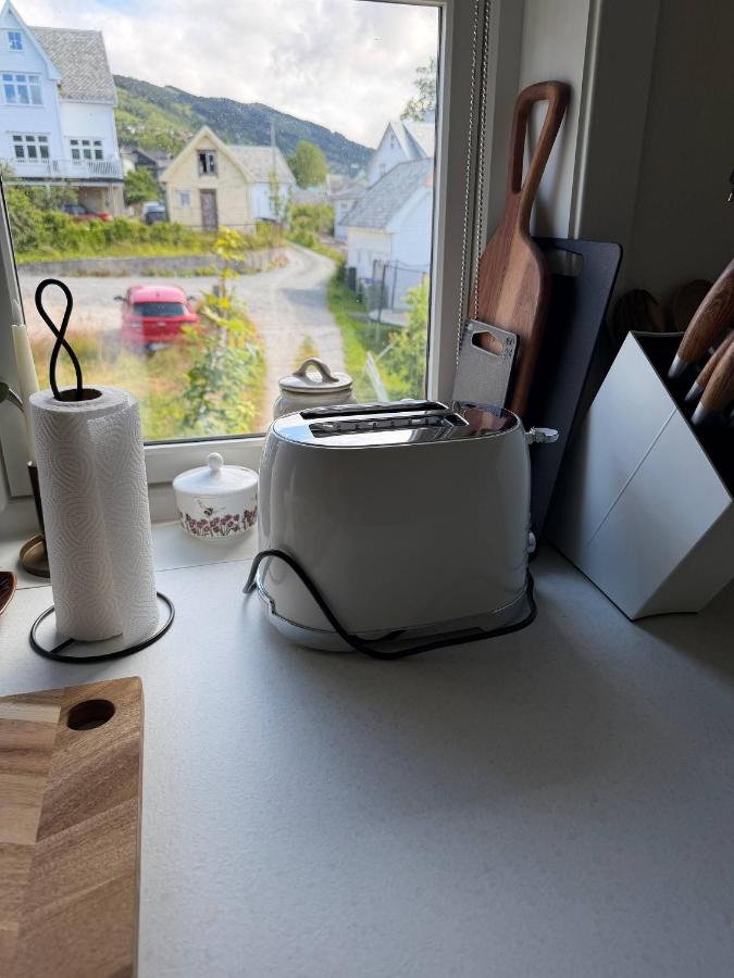 Central 2-Bedroom Sea View Apartment - Ferienwohnung Volda