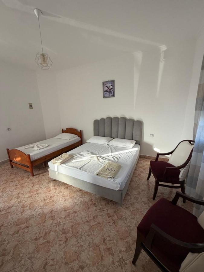 Lalëz Villa Hoxha - Bed and Breakfast Fushë-Draç