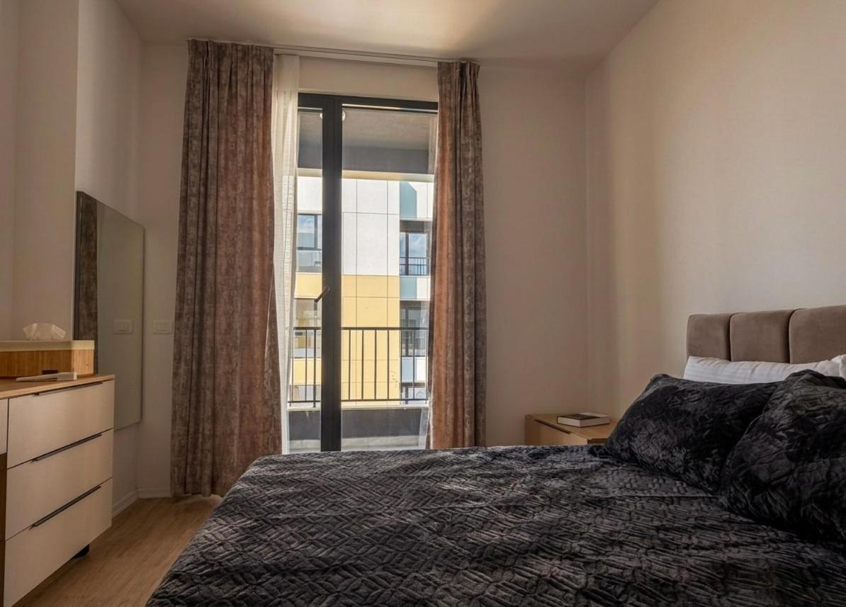 Sows Apartment 43 - Bed and Breakfast Tirana