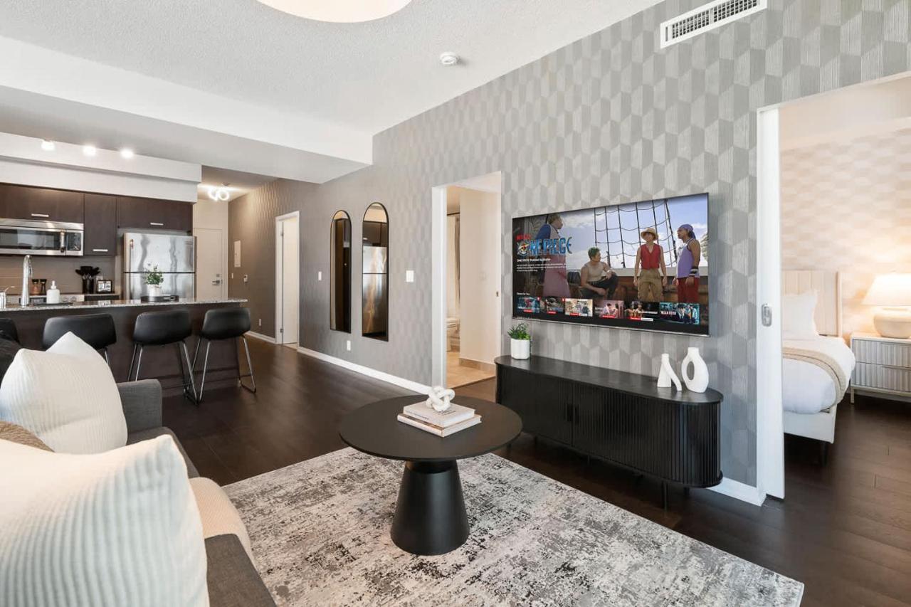 Chic Bay St Home Bright Modern & Cozy - B&B Toronto
