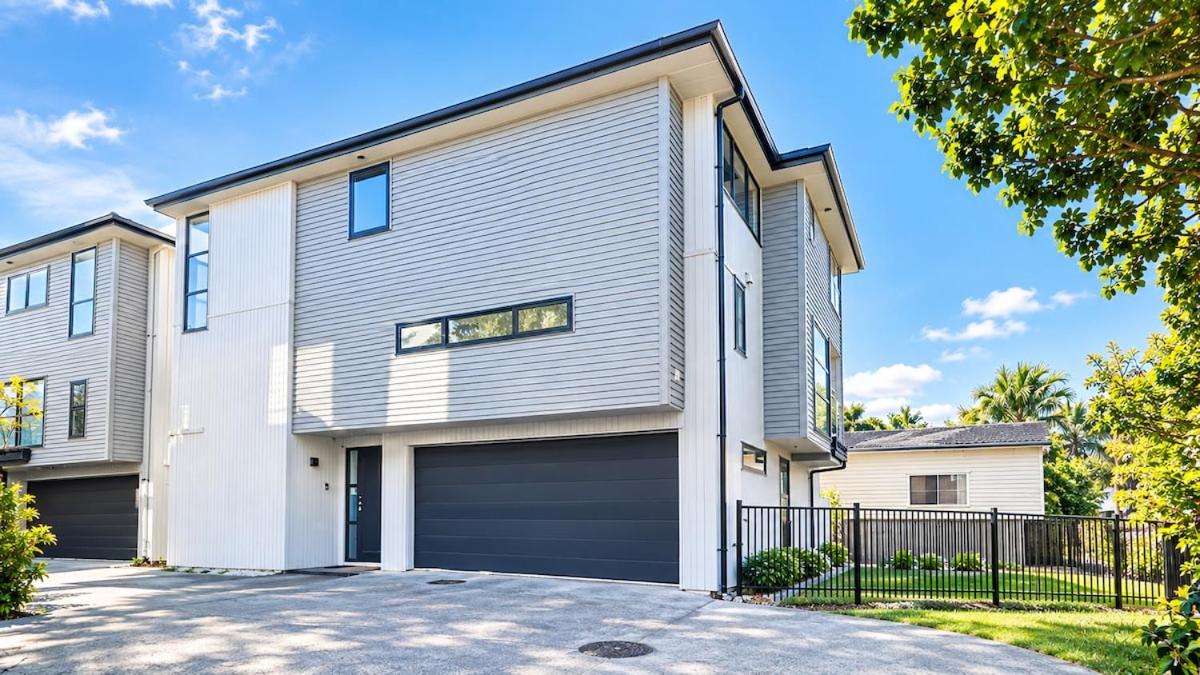 Luxury 3-Bedroom Home-3 Master Suites-Royal Oak - B&B Auckland
