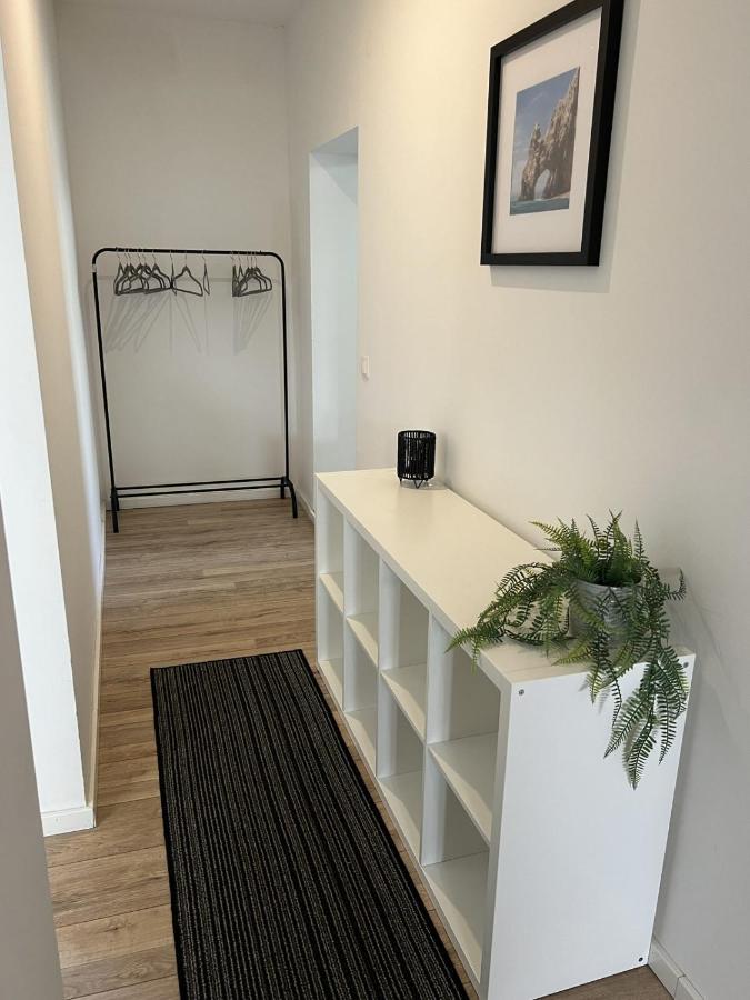 Monteur- & Ferienwohnung Körnerstraße I 4 Schlafzimmer, Wohnküche & WLAN - B&B Bremerhaven
