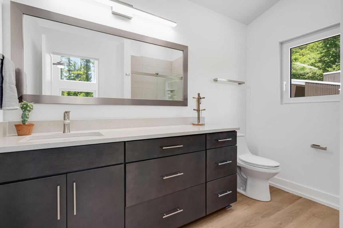 Mountain Bliss, Modern Design, Near Waterfalls - B&B Lake Toxaway