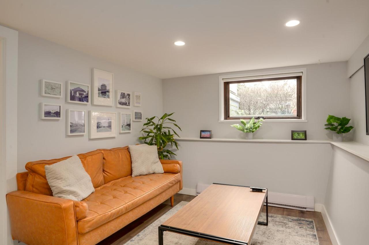 2-Bedroom Private Suite, Free Parking, Near Main St & Downtown - B&B Vancouver