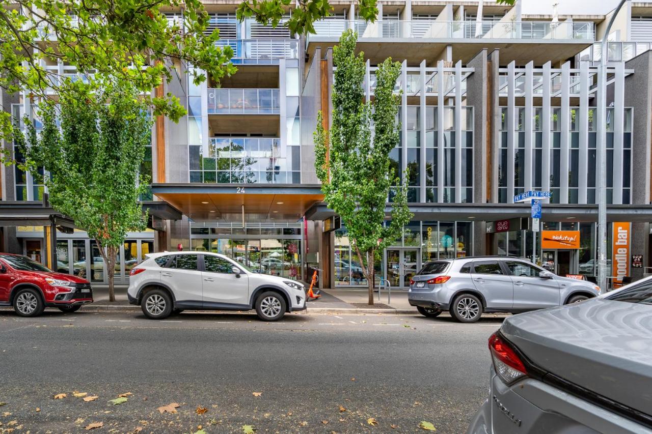 Bright Loft-Style Apartment with Gorgeous View - Hosted by CanStay - B&B Canberra