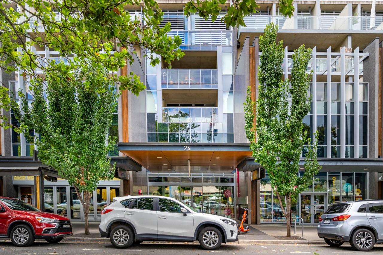 Bright Loft-Style Apartment with Gorgeous View - Hosted by CanStay - B&B Canberra