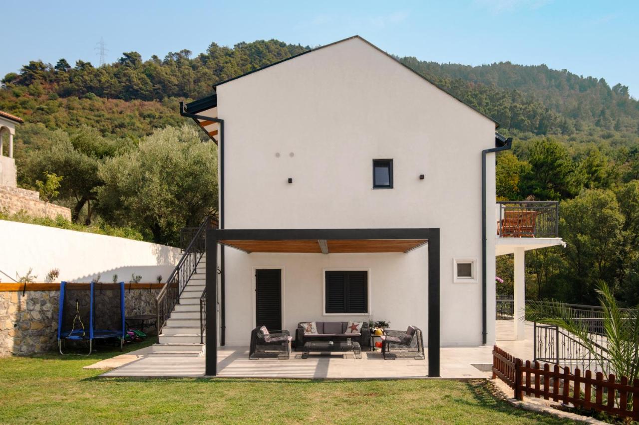 PoolSide Residence - B&B Kavač