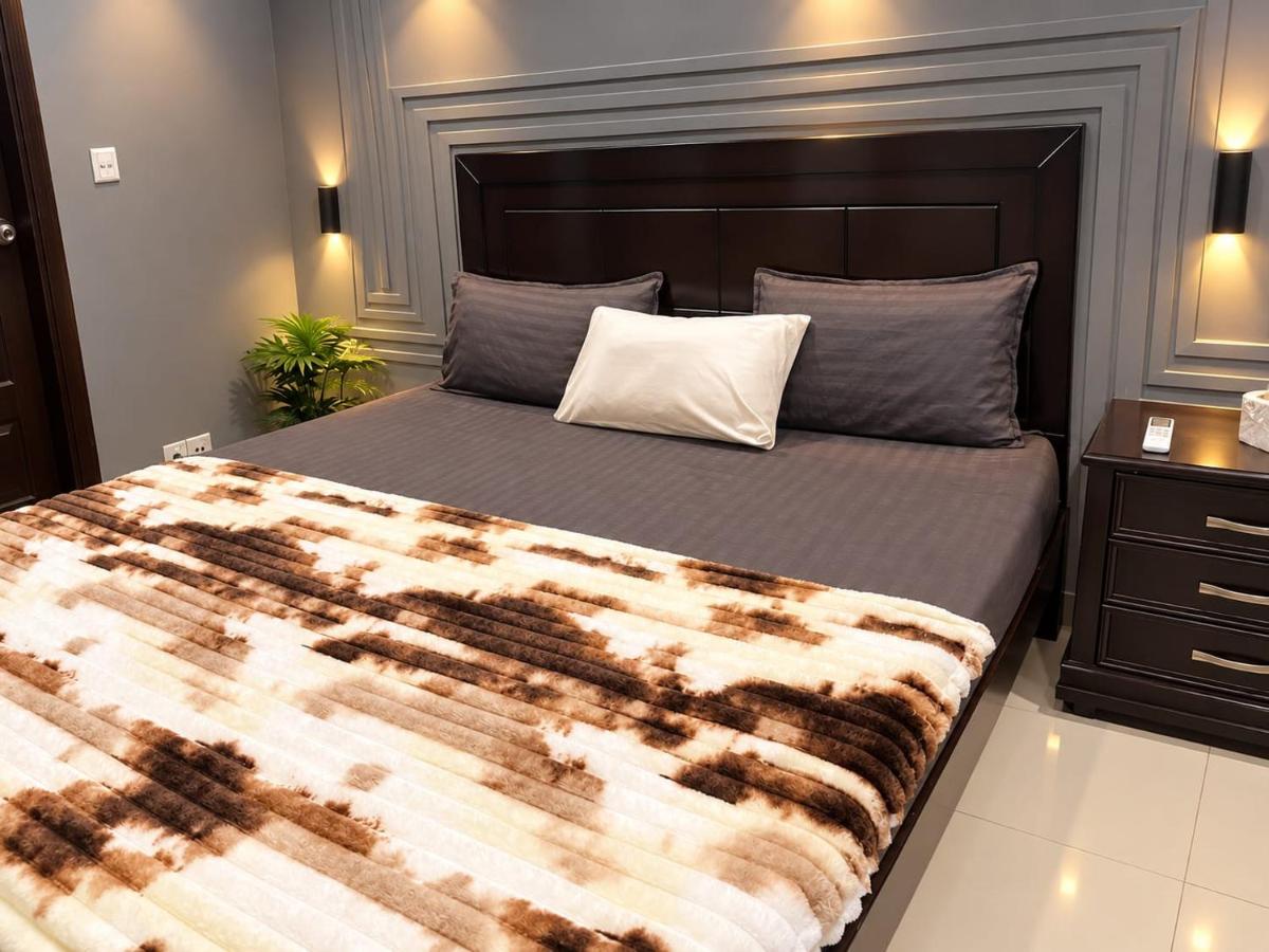 Elegant Family Apartment, 2 Beds, Netflix, AC, Parking In E11 Islamabad - B&B Islamabad