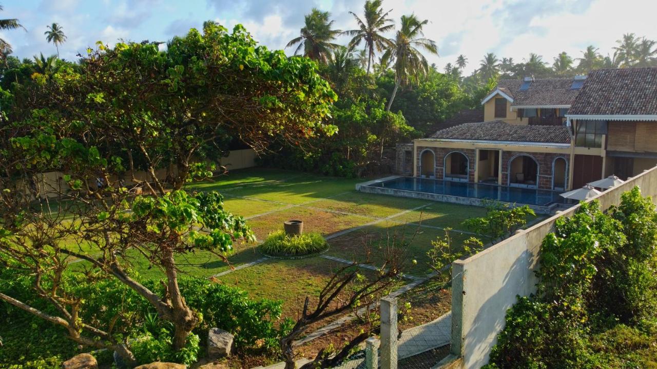 Agni Beach Villa by TONIK - Picturesque Pool & Ocean Views - B&B Balapitiya