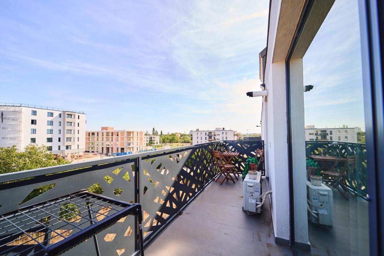 Velora Residence, Modern 2 room apartment, underground free parking, fast WI-FI, great location, Self check in, free cancelation - Bed and Breakfast Timişoara