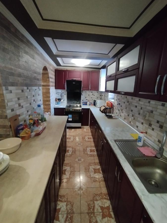 Oleander Apartman - B&B Velyka Byihan