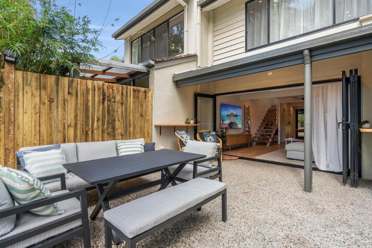 The Noosa Villa Luxe Townhouse in Great Location - Chambres d'hôtes Neusa Vale