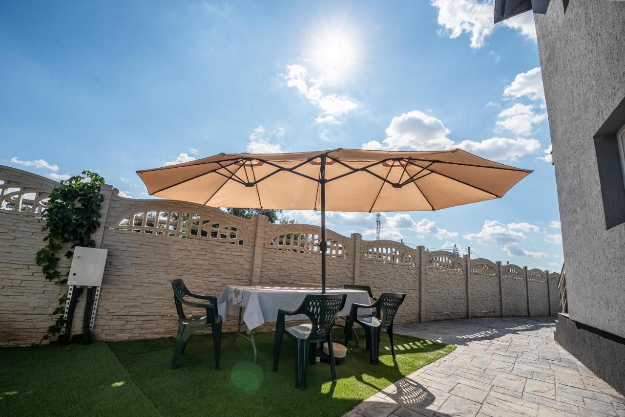 FLH - Erik House - Ferienwohnung Bărcăneşti