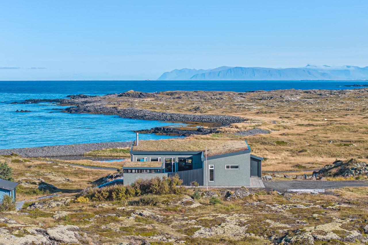 Hvassahraun Cabin by the Sea - B&B Vogar