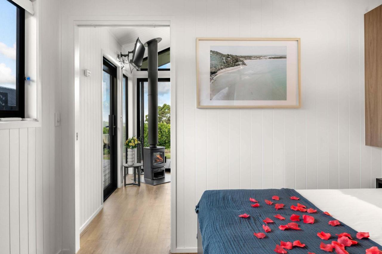 New Luxe Villa - Coastal Views - 30 min to Noosa - Bed and Breakfast Nindaroo