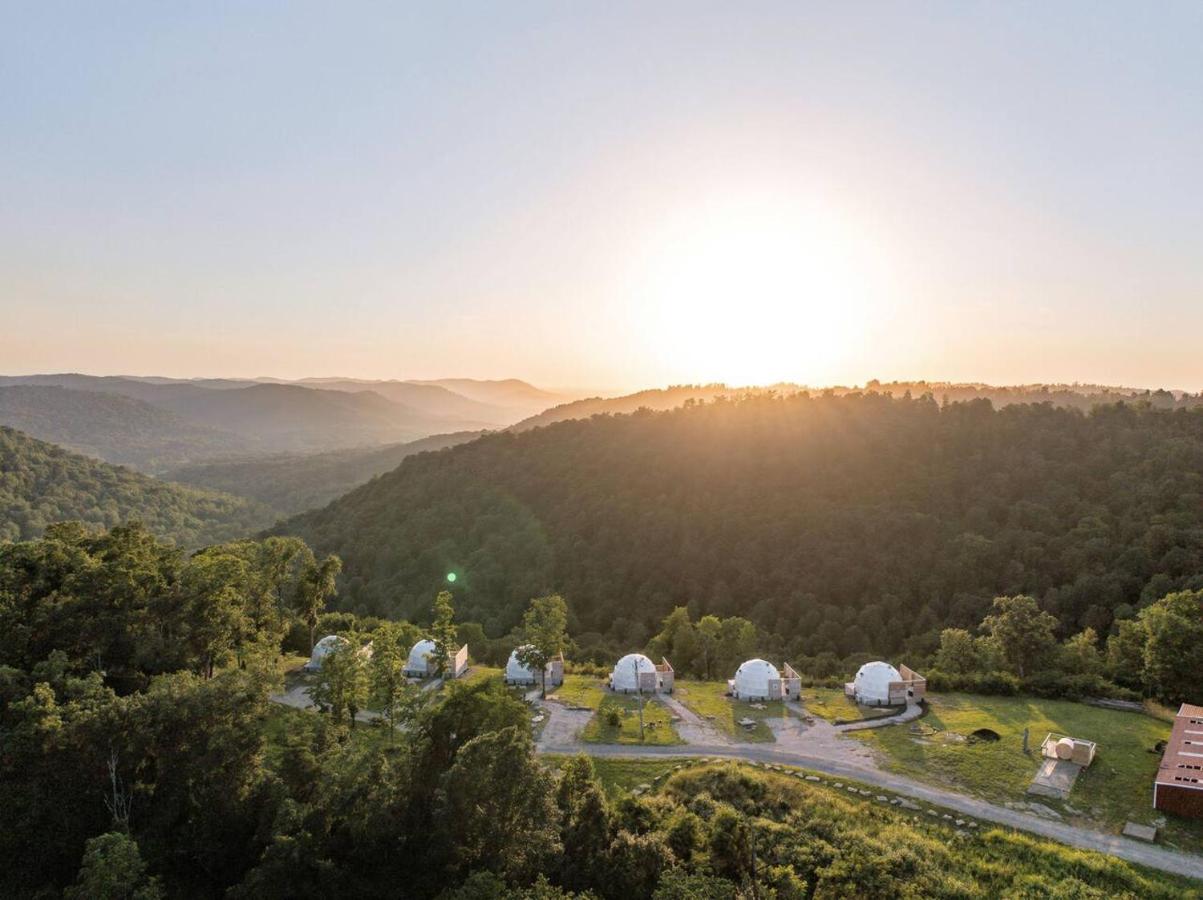 "Sunrise Summit" - The Overlook LUX Dome - RRG - B&B Stanton